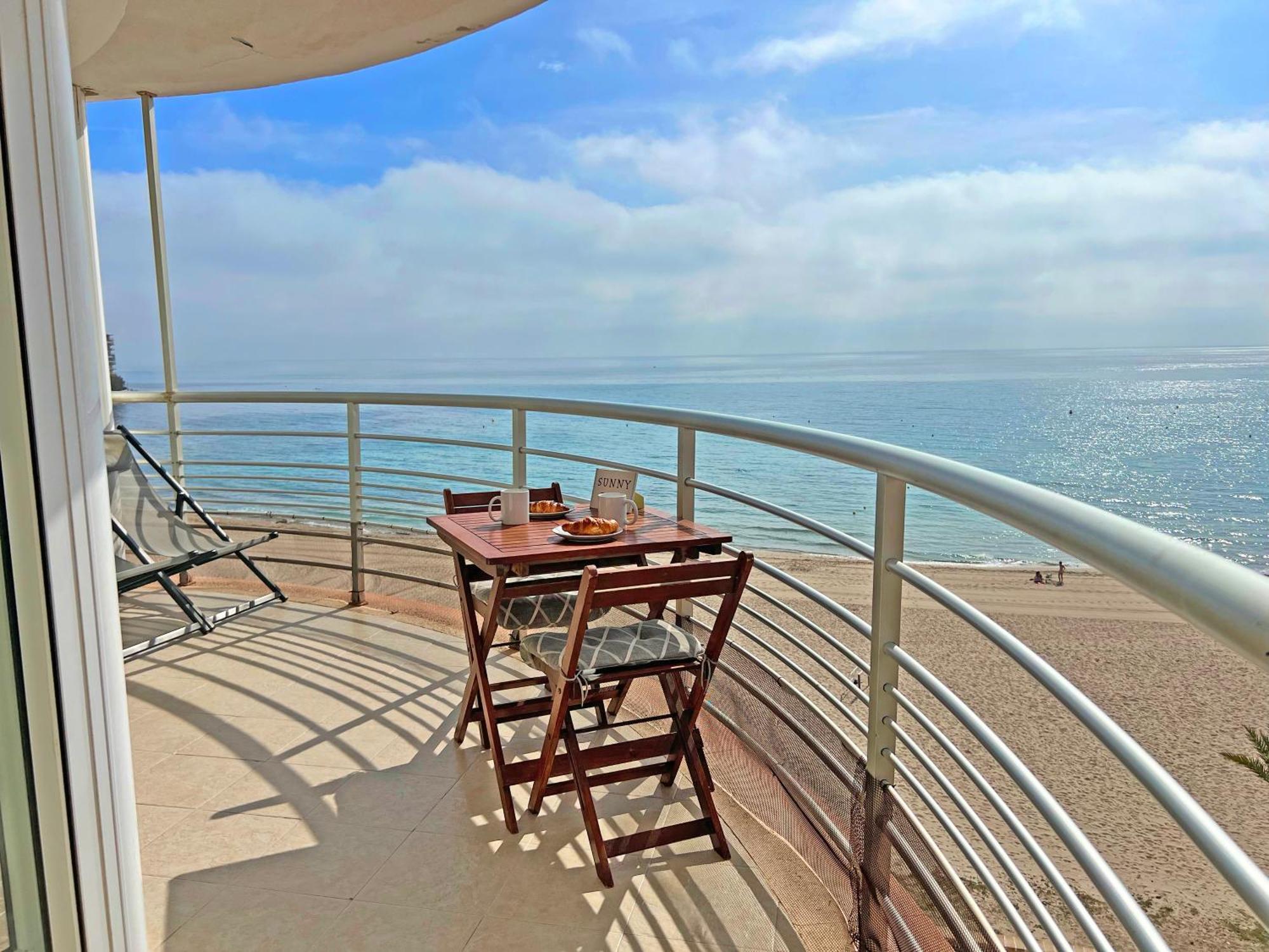 Atico Frente Al Mar 2 Terrazas Barbacoa Y Parking Sujeto A Disponibilidad Lejlighed El Campello Eksteriør billede